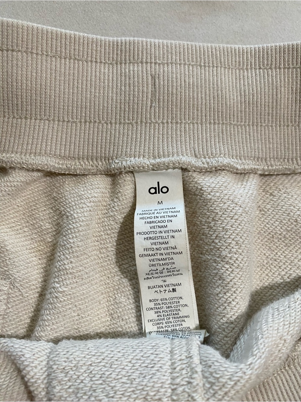 ALO Yoga Men’s Cream Short Sleeve Tee and Shorts Set with Drawstring - Picture 4 of 6
